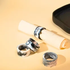 Lucente Black & White Resin Napkin Ring Set